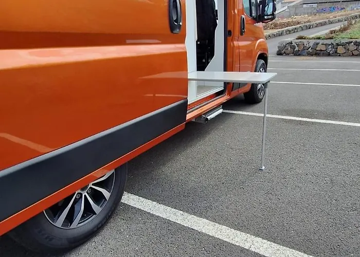 Furgoneta Camper 4 キャンプ場 *